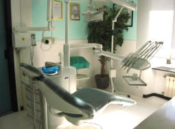 Dentista Sinagra - Genova - Impianti - Cure dentali - Denti - Otturazioni - Implantologia - Paradontologia - Carie